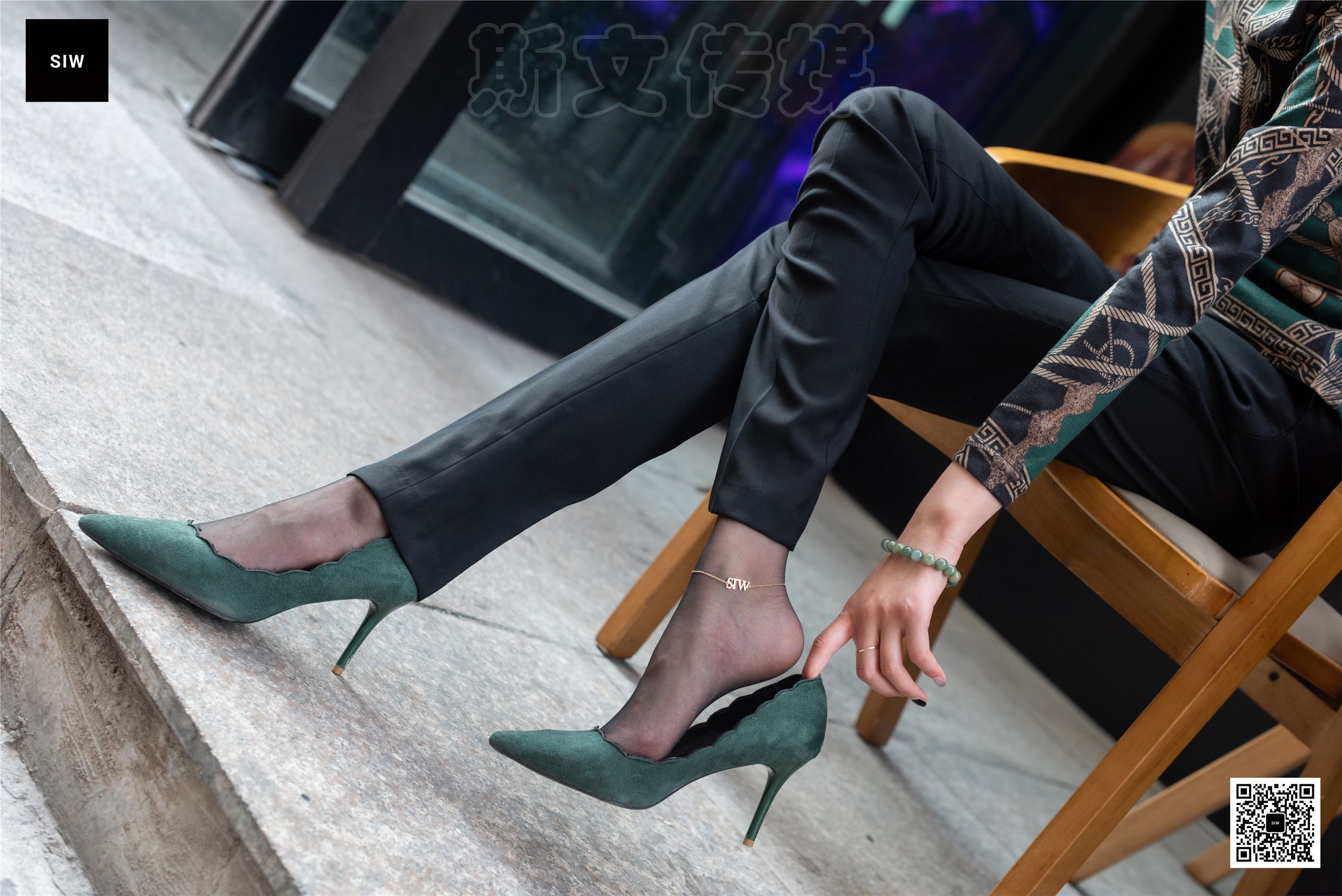 SIW斯文传媒 063 欧版翠绿印花高领长袖打底衫 - 新芳